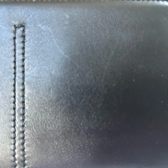 Tod’s Women’s Leather Wallet in Black , a few light scuffs but never used - Picture 7 of 8